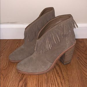 Like new Joie size 38 shoes.